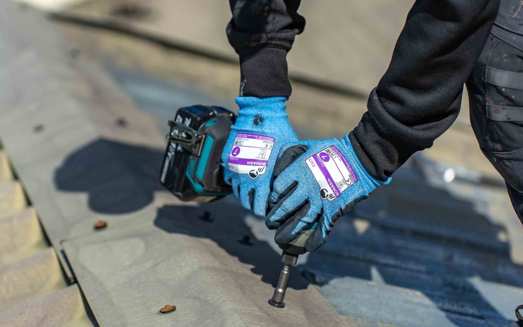 Peltikaton paikkaus 2025: tunnista vuoto, korjaa ja pinnoita